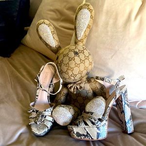 Sz 7.5 snake platform heel.